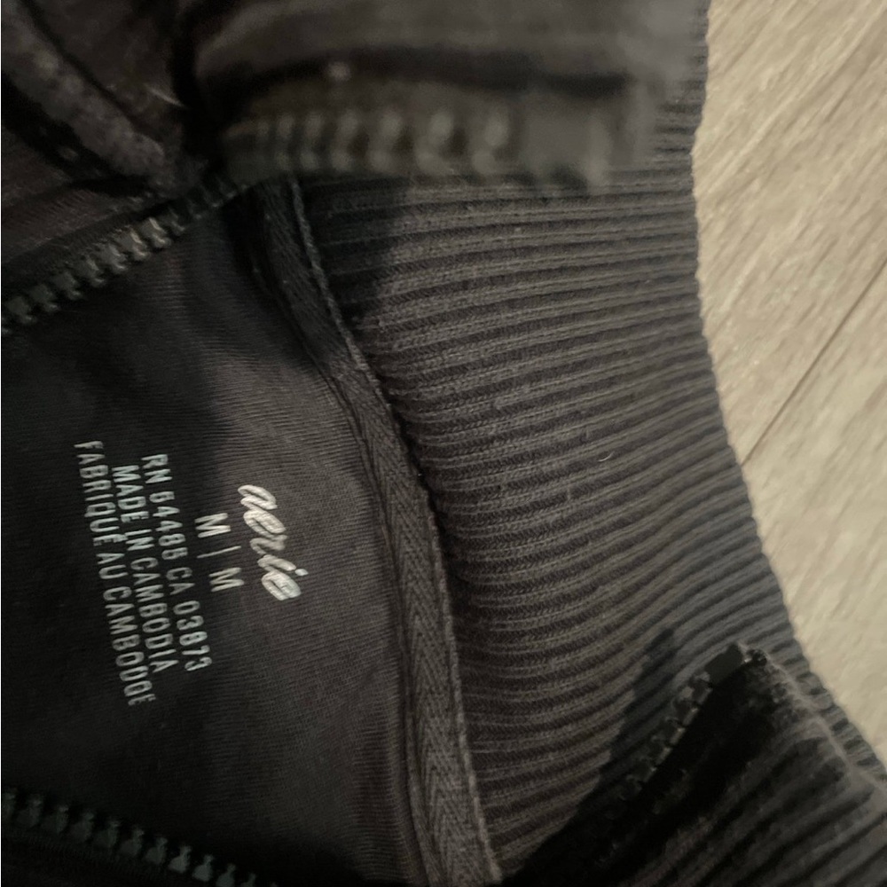 aerie Black Sherpa V-Neck Pullover Sweater - Picture 2 of 2